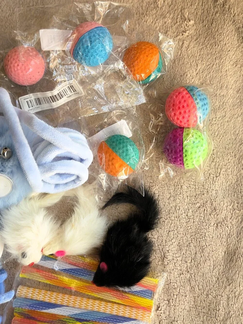 😺 Cat's Toys Balls Mice Fur String with Fur Ball Pets Play Interactive Toys NEW